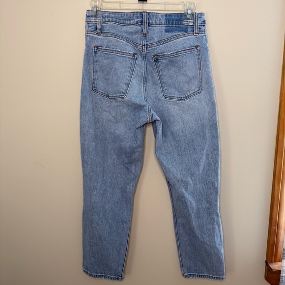 ABERCROMBIE Mom High Rise Curve Love Jeans Distressed Light Wash 2 SHORT - Picture 7 of 8